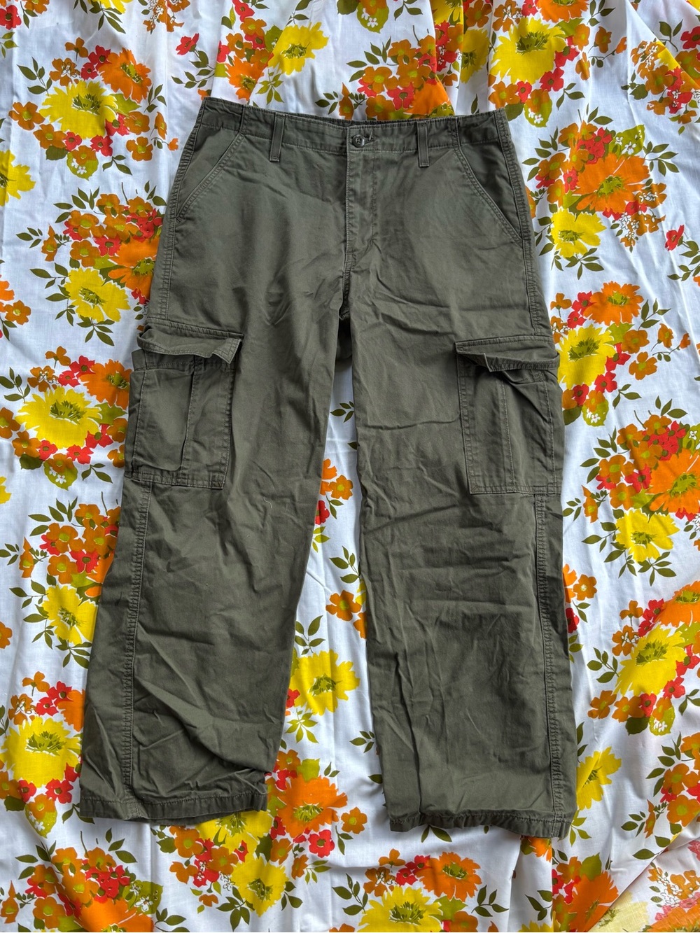 Levi's Olive Cargo Pants in Military Green